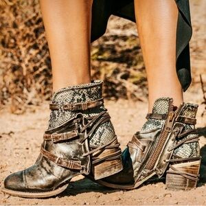 Freebird Crue Olive Multi Boots - Size 10 - EUC!